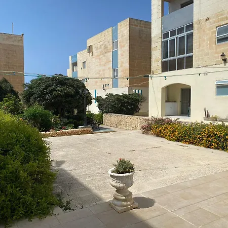 Beautiful Flat With Swimming-pool & Seaview Daire