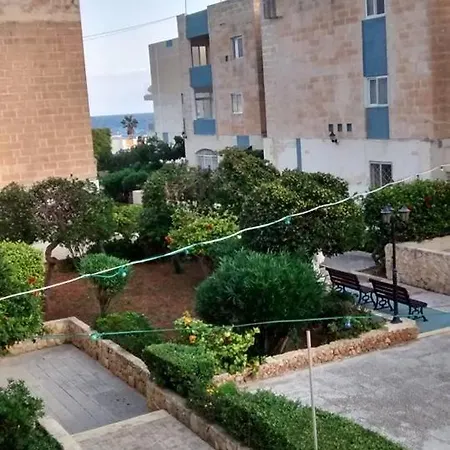 Beautiful Flat With Swimming-pool & Seaview Apartmán