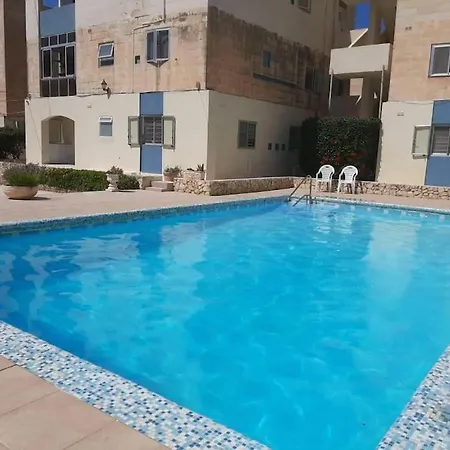 Beautiful Flat With Swimming-pool & Seaview Daire *