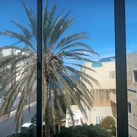 Apartmán Beautiful Flat With Swimming-pool & Seaview St. Paul's Bay
