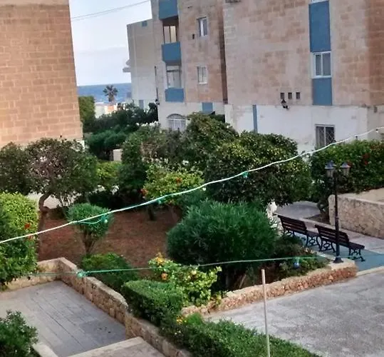 Beautiful Flat With Swimming-pool & Seaview Apartman