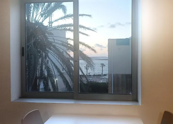 Beautiful Flat With Swimming-pool & Seaview Апартаменты *