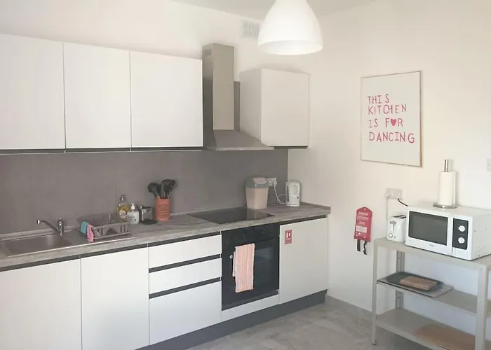 Beautiful Flat With Swimming-pool & Seaview Apartman *